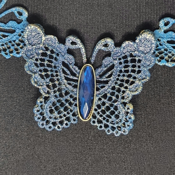 Fashion Jewelry Bufferfly Necklace & Earrings Set - Picture 4 of 11